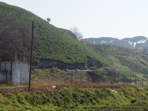 Malagrotta- Roma Municipio XI- Foto 16 febbraio 2017-Scavi Archeologici abbandonati a ridosso della discarica più grande d’Europa.