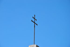 Castel di Guido segni particolari e di riconoscimentoCroce tetto chiesa