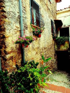 Castelnuovo di Farfa (Rieti) Via Coronari