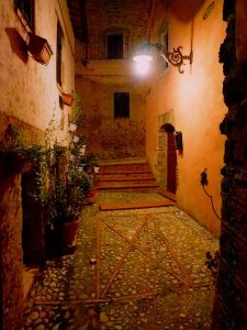Castelnuovo di Farfa (Rieti) Via Coronari