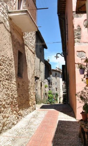 Castelnuovo di Farfa-Via Coronari