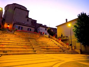 Castelnuovo di Farfa (Rieti) La Piazza comunale