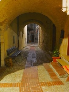 Castelnuovo di Farfa (Rieti) - Via Coronari