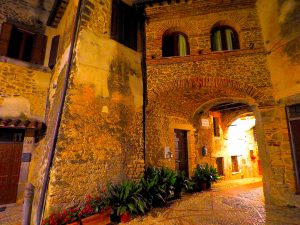 Castelnuovo di Farfa (Rieti) - Via Arco Cherubini