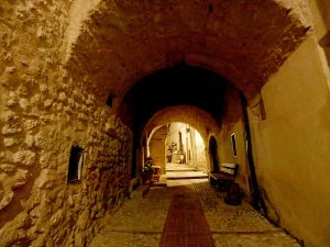 Castelnuovo di Farfa (Rieti) - Via Coronari
