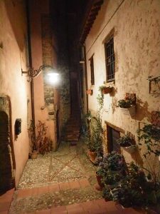 Castelnuovo di Farfa (Rieti) - Via Coronari