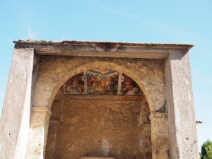CASTELNUOVO di FARFA DEGRADO E ABBANDONO AFFRESCHI EX-CHIESA DI SANTA MARIA Foto di Franco Leggeri