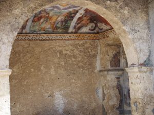 CASTELNUOVO di FARFA DEGRADO E ABBANDONO AFFRESCHI EX-CHIESA DI SANTA MARIA Foto di Franco Leggeri
