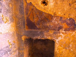 CASTELNUOVO di FARFA DEGRADO E ABBANDONO AFFRESCHI EX-CHIESA DI SANTA MARIA Foto di Franco Leggeri