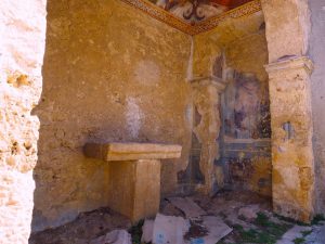 CASTELNUOVO di FARFA DEGRADO E ABBANDONO AFFRESCHI EX-CHIESA DI SANTA MARIA Foto di Franco Leggeri