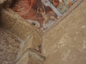 CASTELNUOVO di FARFA DEGRADO E ABBANDONO AFFRESCHI EX-CHIESA DI SANTA MARIA Foto di Franco Leggeri