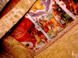 CASTELNUOVO di FARFA DEGRADO E ABBANDONO AFFRESCHI EX-CHIESA DI SANTA MARIA Foto di Franco Leggeri