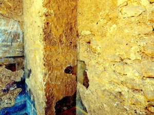 CASTELNUOVO di FARFA DEGRADO E ABBANDONO AFFRESCHI EX-CHIESA DI SANTA MARIA Foto di Franco Leggeri