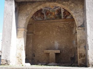 CASTELNUOVO di FARFA DEGRADO E ABBANDONO AFFRESCHI EX-CHIESA DI SANTA MARIA Foto di Franco Leggeri