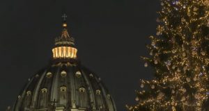 ROMA Natale 2021-- Fotoreportage Piazza San Pietro -l'albero di Natale e il presepe-