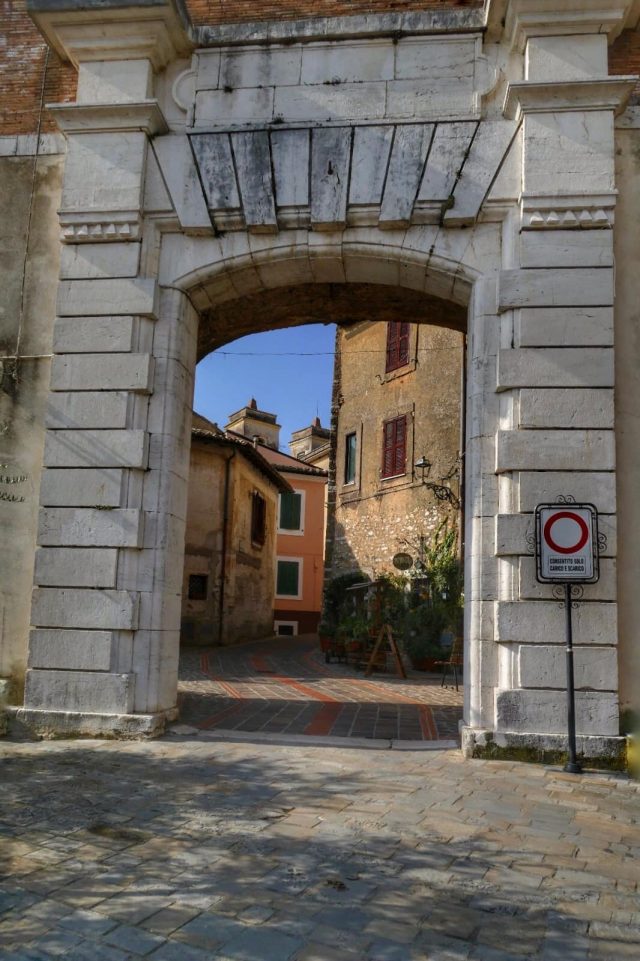 Biblioteca DEA SABINA- SALISANO (Rieti) nel Fotoreportage di Paolo GENOVESI- 