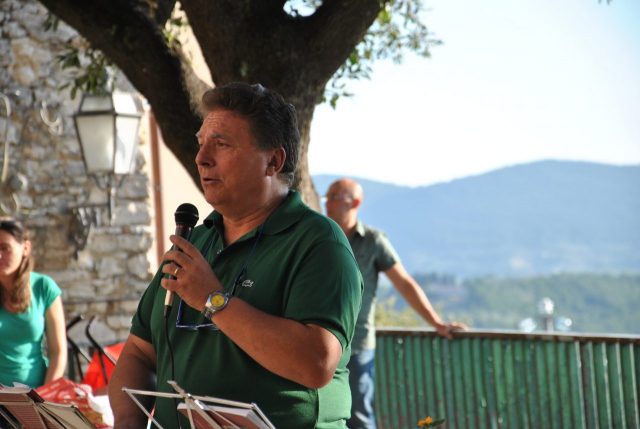 RAFFAELLA GRASSO- LUIGI FILIPPI- Autori Lungo il colle- Presentazione del Libro a Collelungo Sabino-Estate 2014-