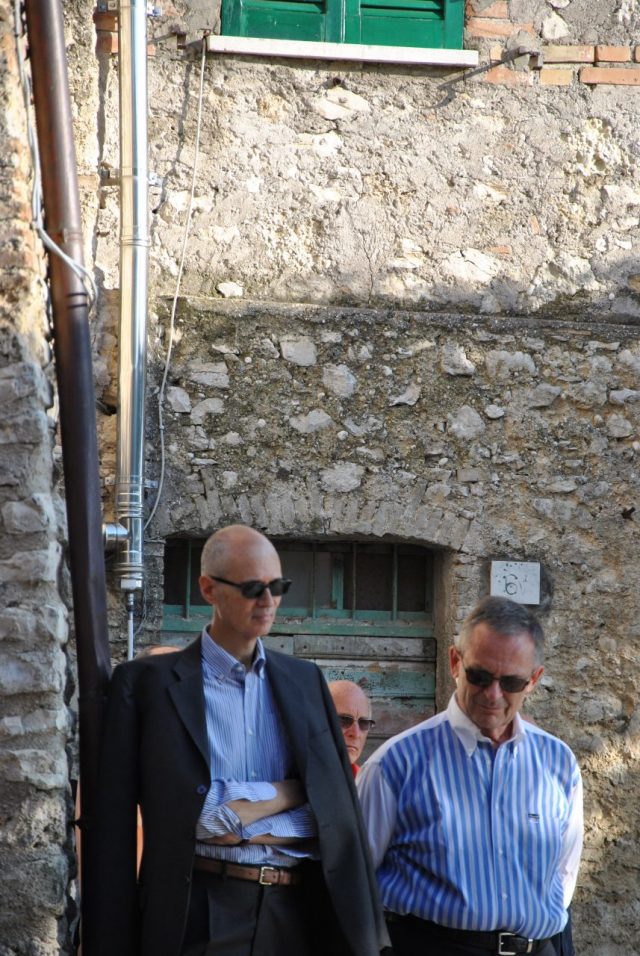 RAFFAELLA GRASSO- LUIGI FILIPPI- Autori Lungo il colle- Presentazione del Libro a Collelungo Sabino-Estate 2014-