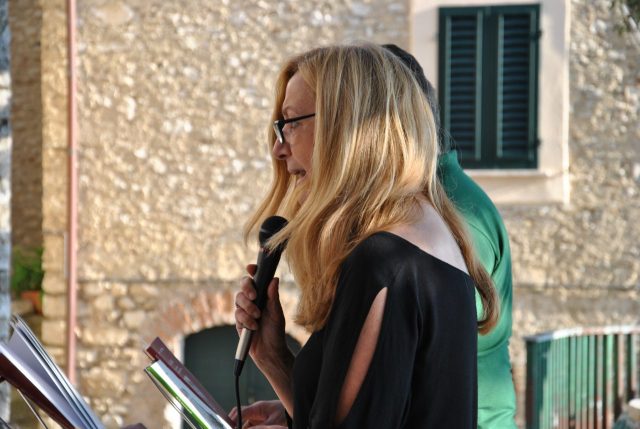 RAFFAELLA GRASSO- LUIGI FILIPPI- Autori Lungo il colle- Presentazione del Libro a Collelungo Sabino-Estate 2014-