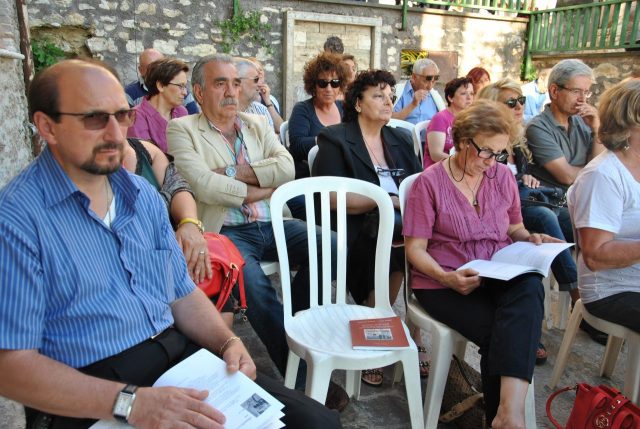 RAFFAELLA GRASSO- LUIGI FILIPPI- Autori Lungo il colle- Presentazione del Libro a Collelungo Sabino-Estate 2014-