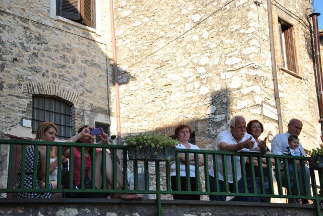 RAFFAELLA GRASSO- LUIGI FILIPPI- Autori Lungo il colle- Presentazione del Libro a Collelungo Sabino-Estate 2014-