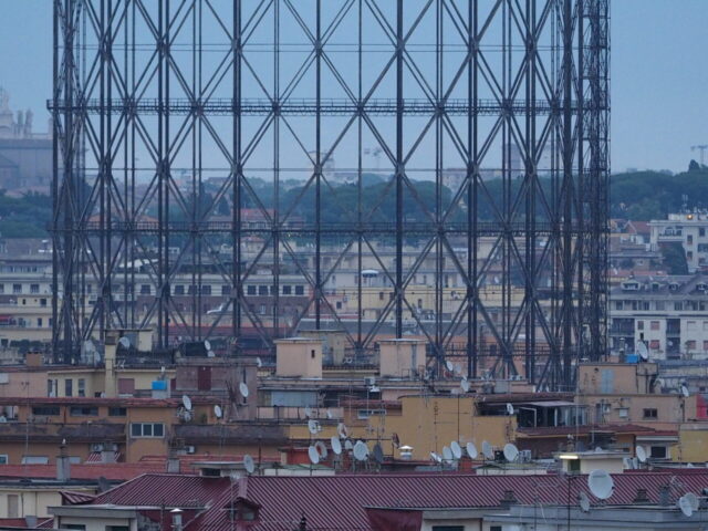Franco Leggeri-Fotoreportage-ROMA e il suo GAZOMETRO