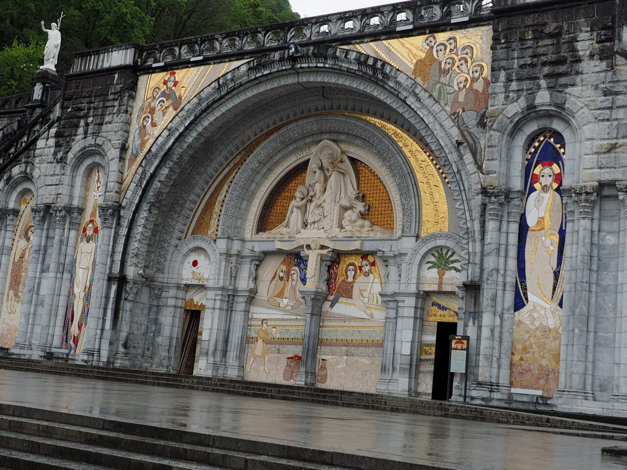 Flaminia Leggeri Fotoreportage-“Lourdes in attimo infinito”